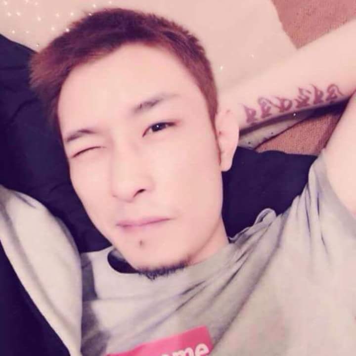 难得拥抱的第一张照片--镇江相亲服务中心