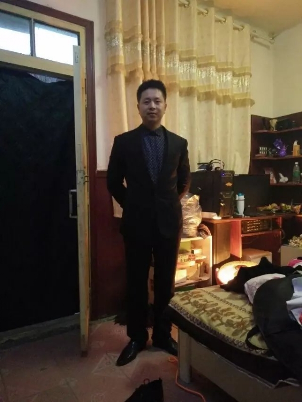 亮亮的第一张照片--镇江相亲服务中心