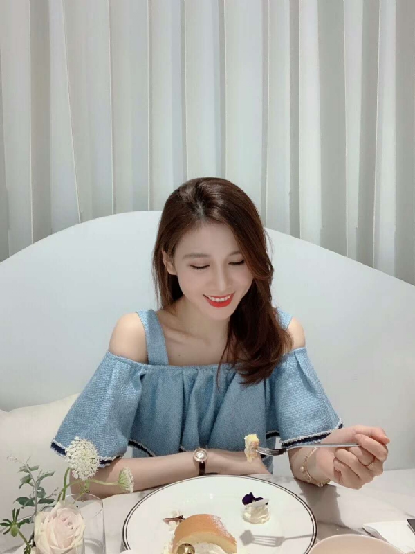Emily的第三张照片--镇江相亲服务中心