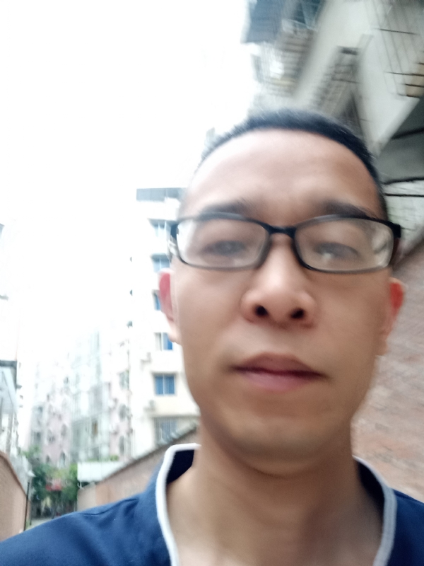 眼镜的第一张照片--镇江相亲服务中心