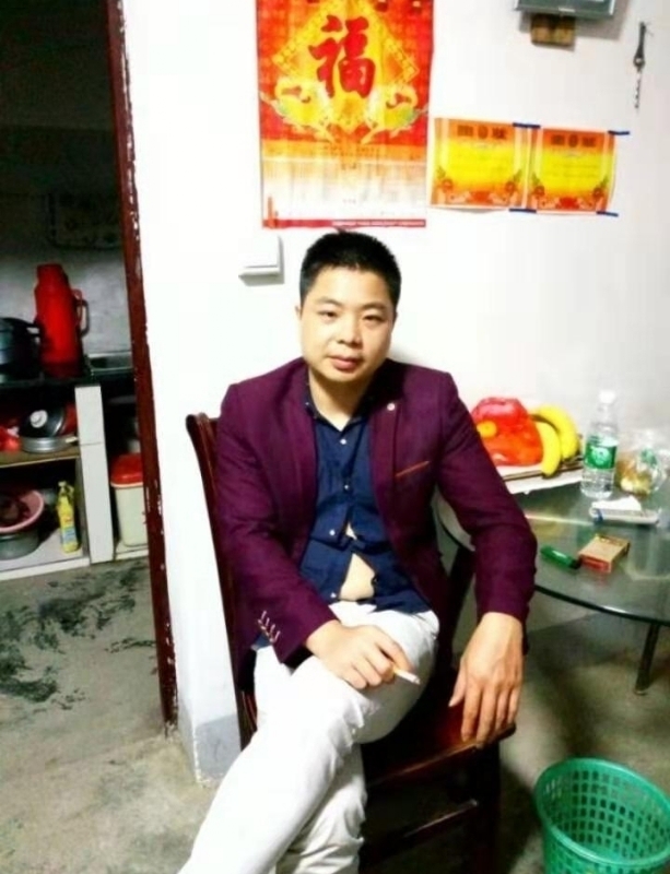 蓝色的微笑的第一张照片--镇江相亲服务中心