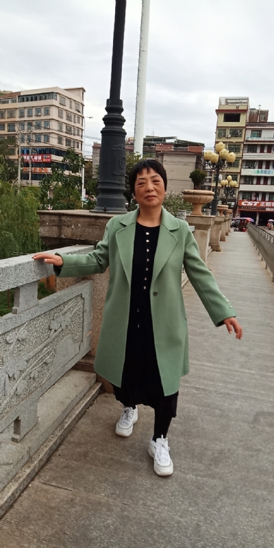 小玲的第一张照片--镇江相亲服务中心