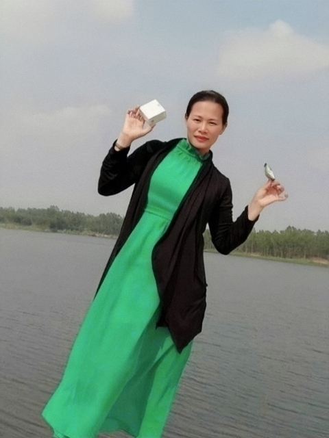 李梅的第三张照片--镇江相亲服务中心