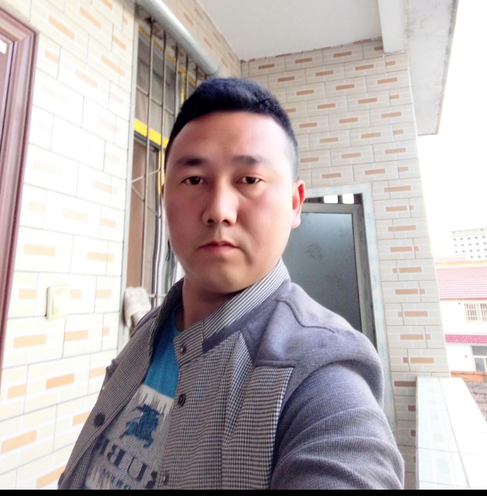 帅帅的大叔的第一张照片--镇江相亲服务中心