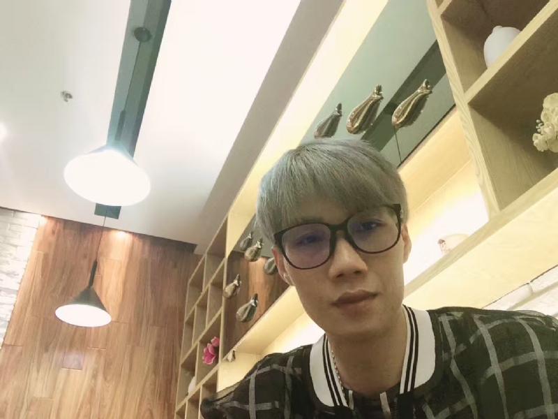 黄峰的第二张照片--镇江相亲服务中心