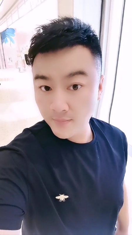 微风徐徐的第一张照片--镇江相亲服务中心