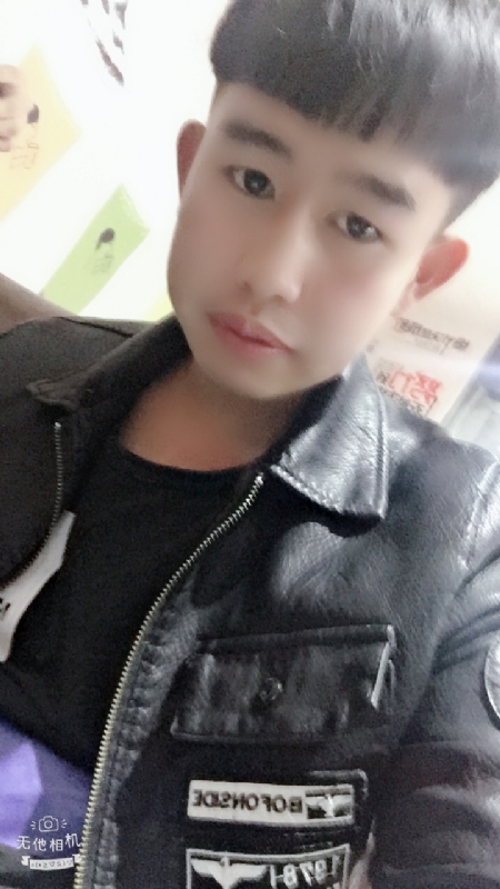 军绿色的第一张照片--镇江相亲服务中心