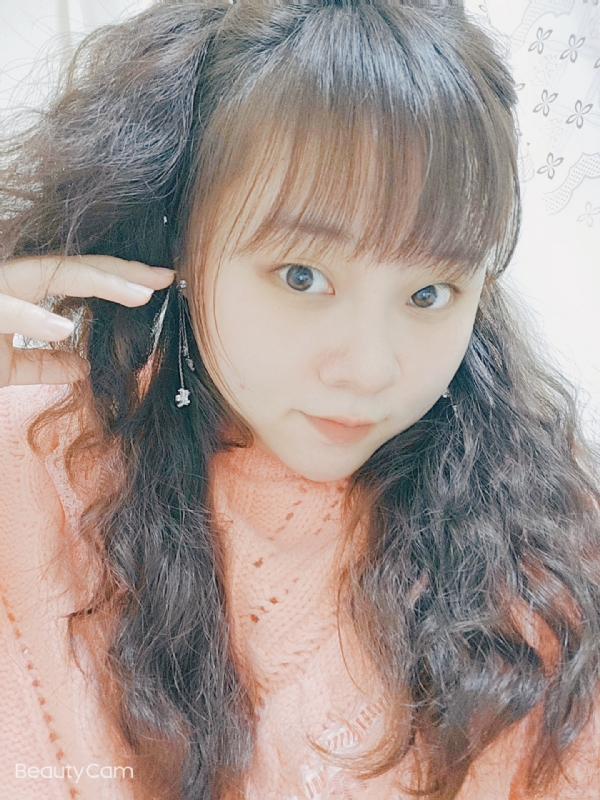 艾薇儿的第一张照片--镇江相亲服务中心