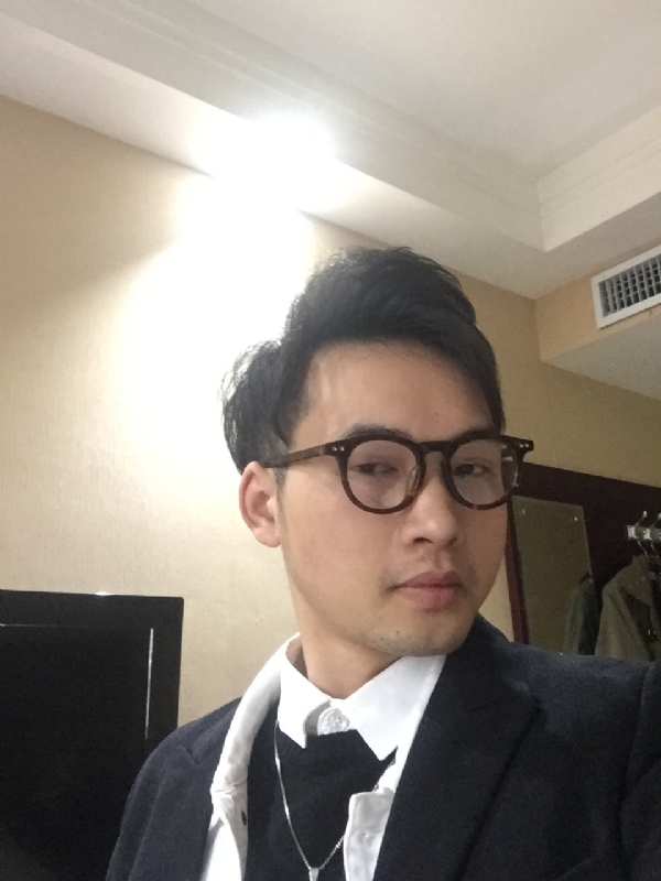 曾亮的第四张照片--镇江相亲服务中心
