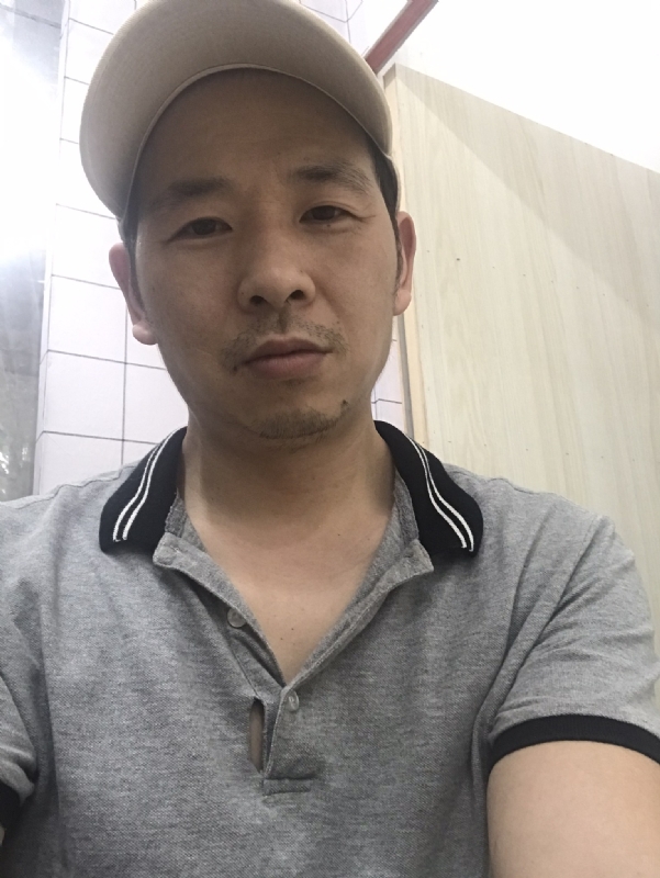 老何的第一张照片--镇江相亲服务中心