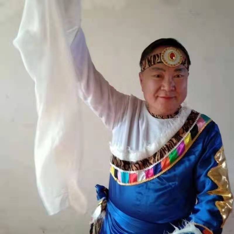 走在冷风中的第一张照片--镇江相亲服务中心