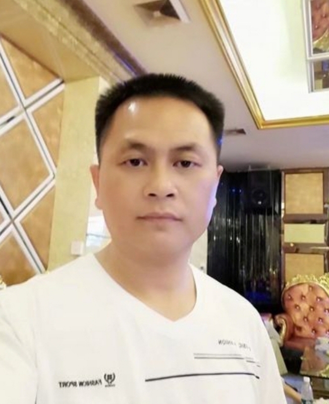 小梁的第一张照片--镇江相亲服务中心