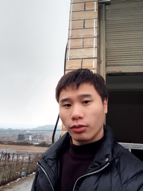 银色的羽翼的第一张照片--镇江相亲服务中心