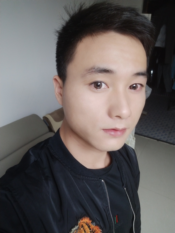 何凡的第三张照片--镇江相亲服务中心