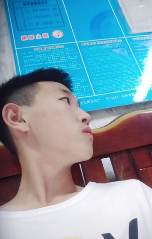 高一名的第二张照片--镇江相亲服务中心