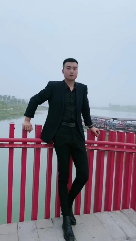 Albert的第一张照片--镇江相亲服务中心