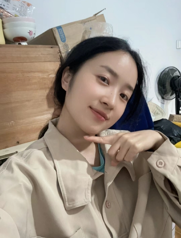 多喝热水的第二张照片--镇江相亲服务中心