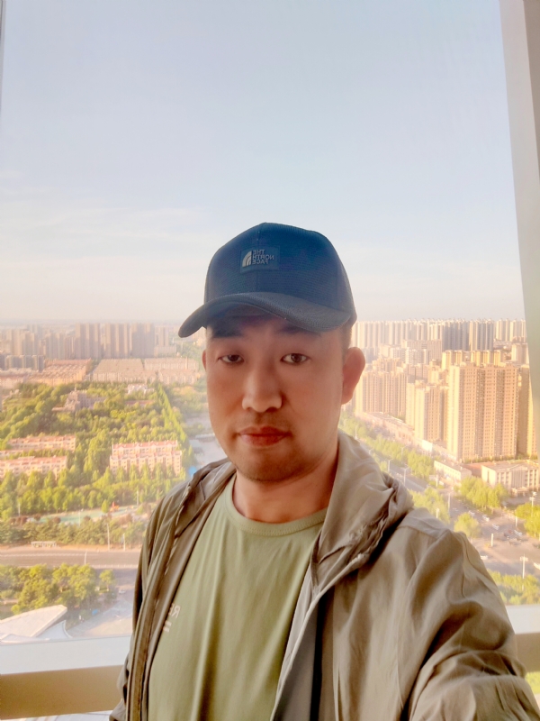 勇攀高峰的第一张照片--镇江相亲服务中心