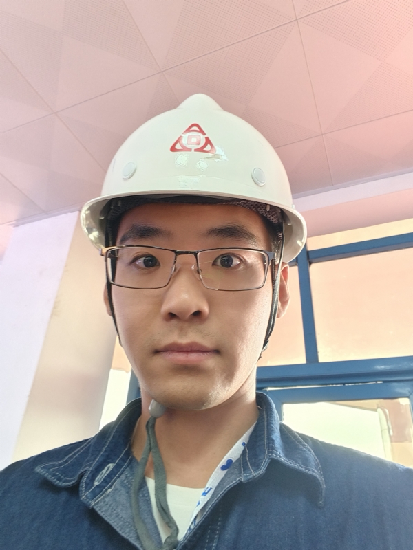 何鹏宇的第二张照片--镇江相亲服务中心