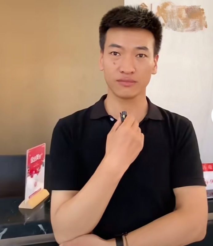 一杯梁白开的第一张照片--镇江相亲服务中心