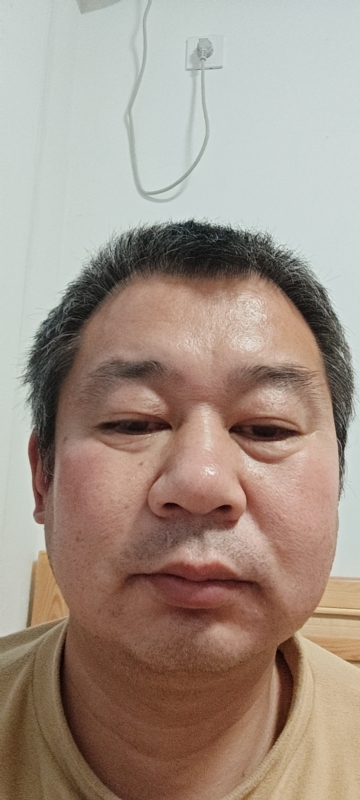 龙万的第一张照片--镇江相亲服务中心