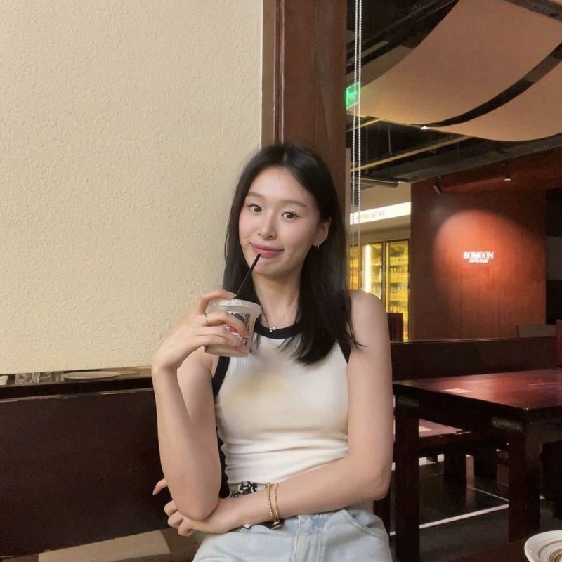 羽毛的第一张照片--镇江相亲服务中心