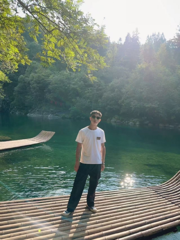 林言的第二张照片--镇江相亲服务中心