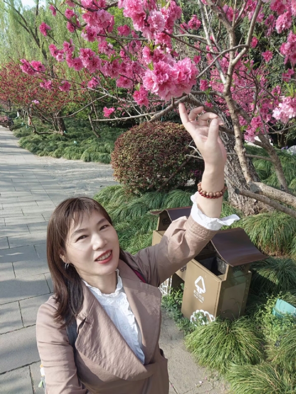 丽娜的第四张照片--镇江相亲服务中心