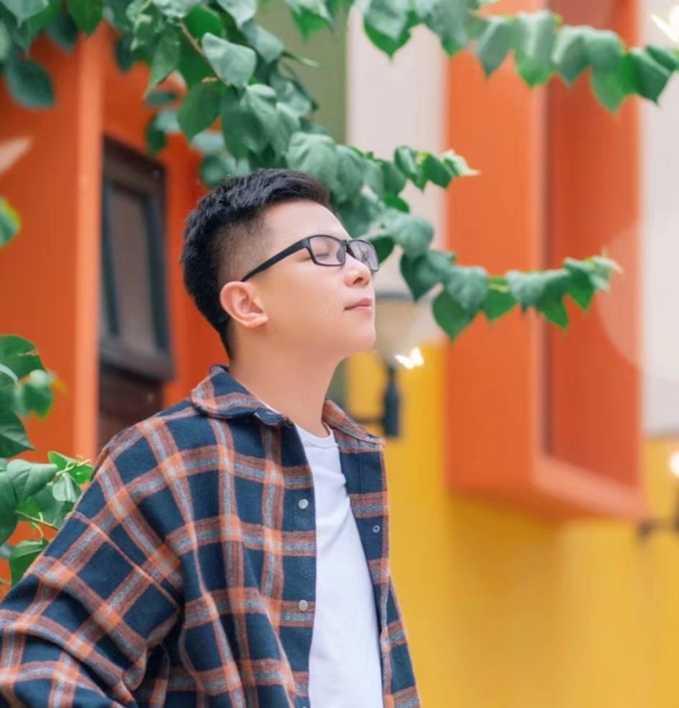 版本之子的第一张照片--镇江相亲服务中心