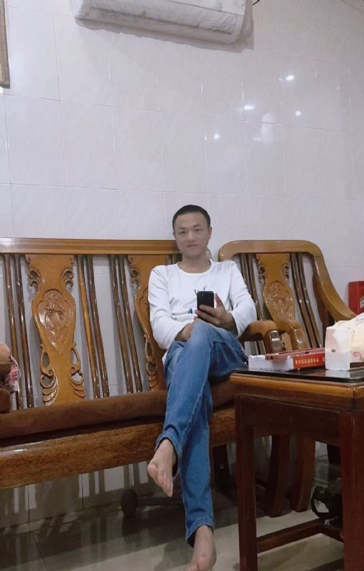 知年的第三张照片--镇江相亲服务中心